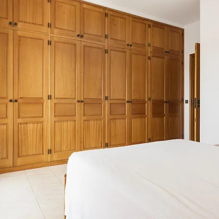 De Santa Eulalia Iii - فيلة *